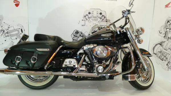 HARLEY DAVIDSON ROADKING 1450